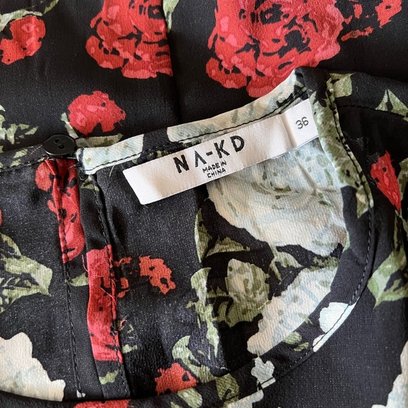 NA-KD Smocked Waist Printed Floral Midi Dress - Picture 7 of 7